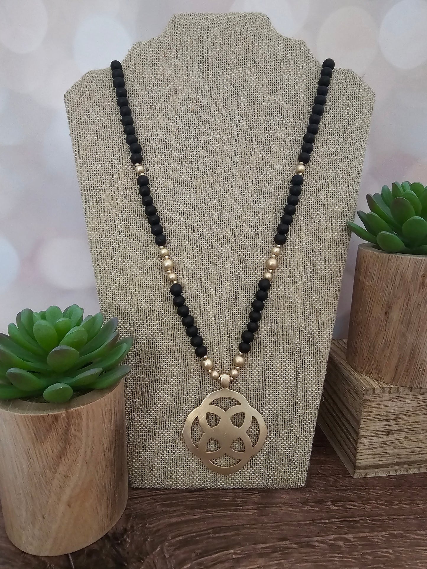 Black & Gold Beaded Pendant Necklace