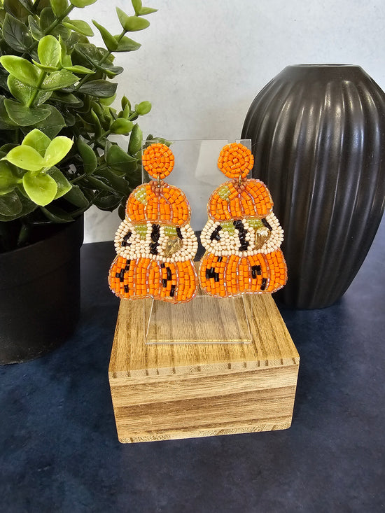 Load image into Gallery viewer, Beaded Pumpkin Earrings

