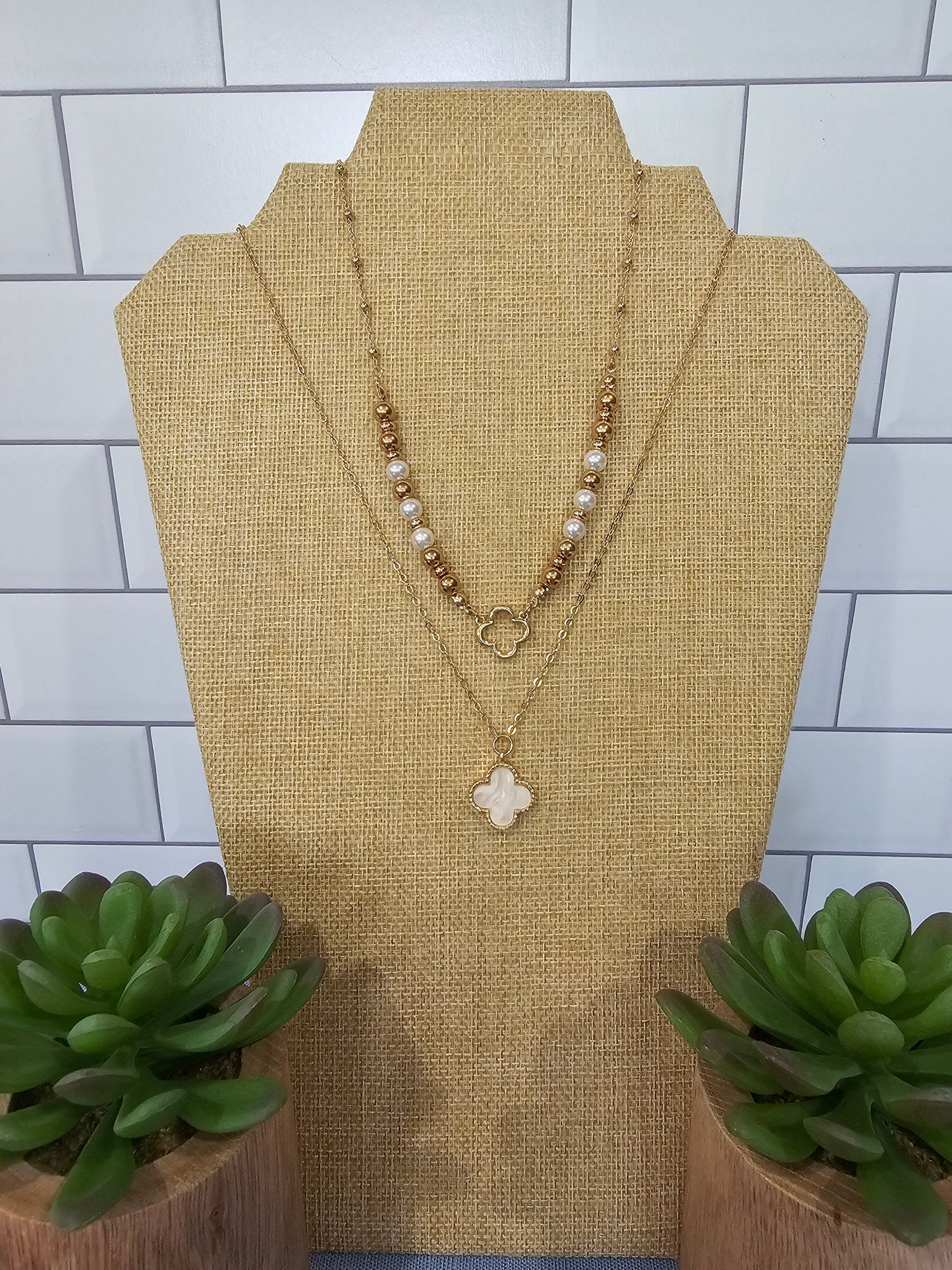 Gold Necklace w/Pearl & Gold Beads w/Faux Pearl Pendant