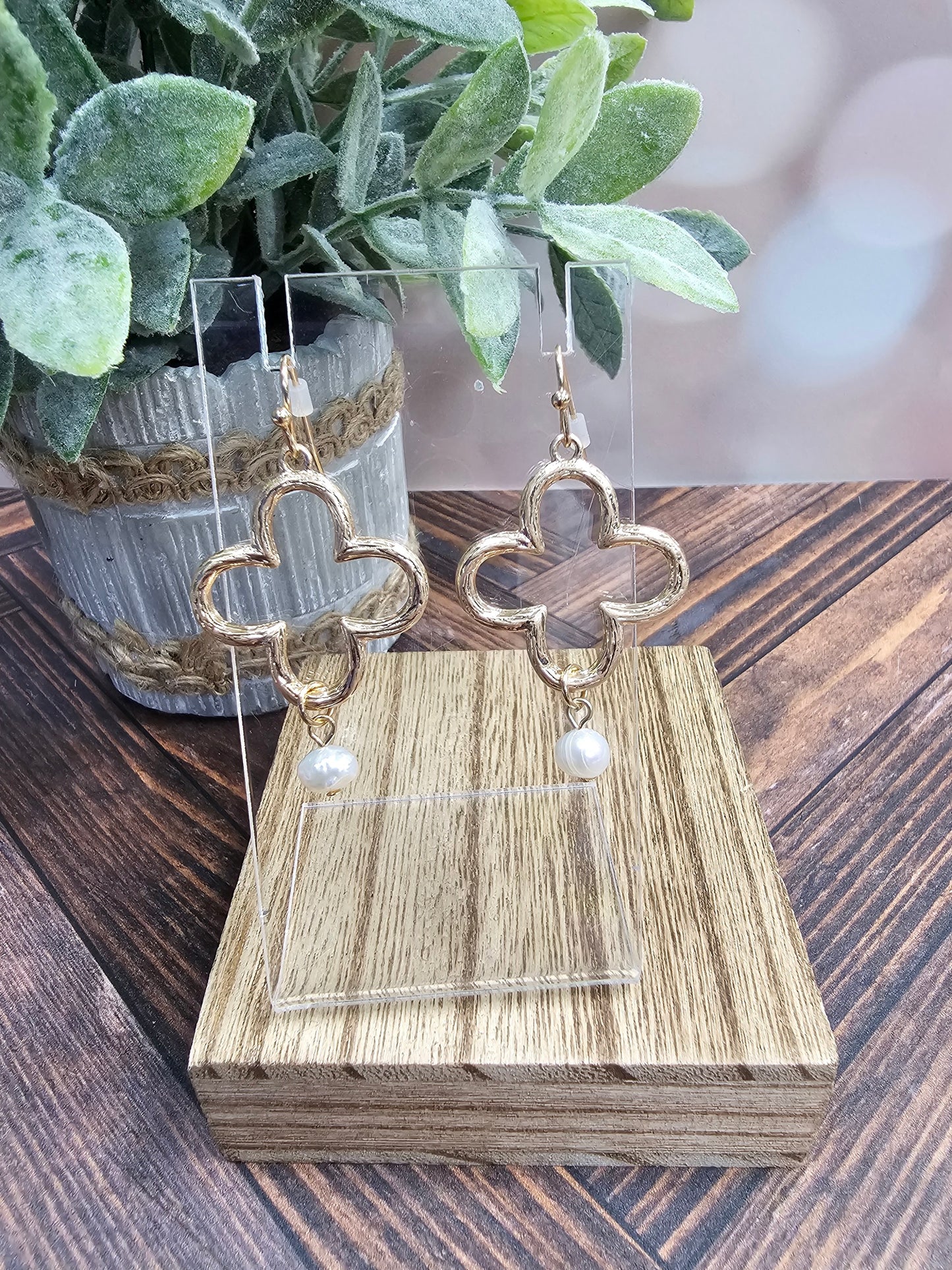 Clover & Pearl Earrings