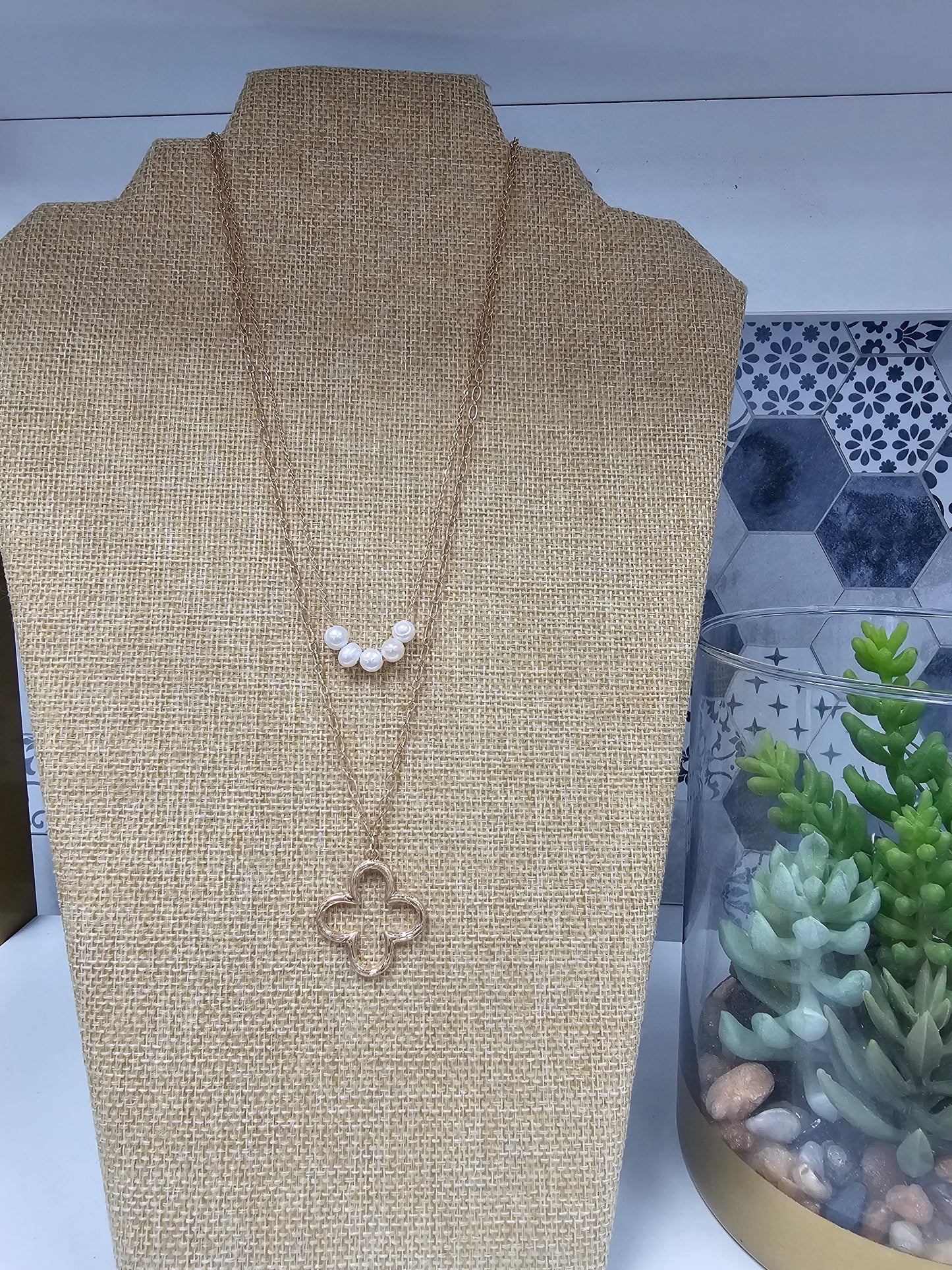 Gold & Pearl Necklace w/Gold Clover