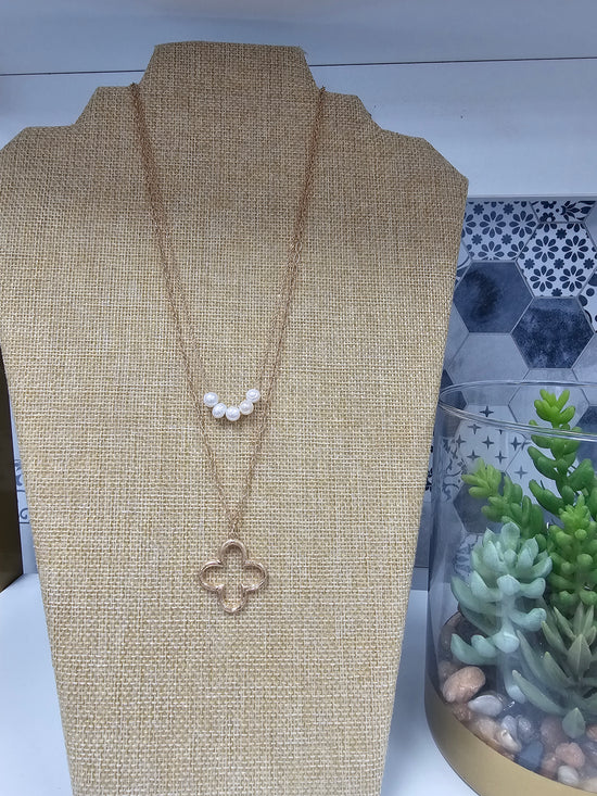 Gold & Pearl Necklace w/Gold Clover