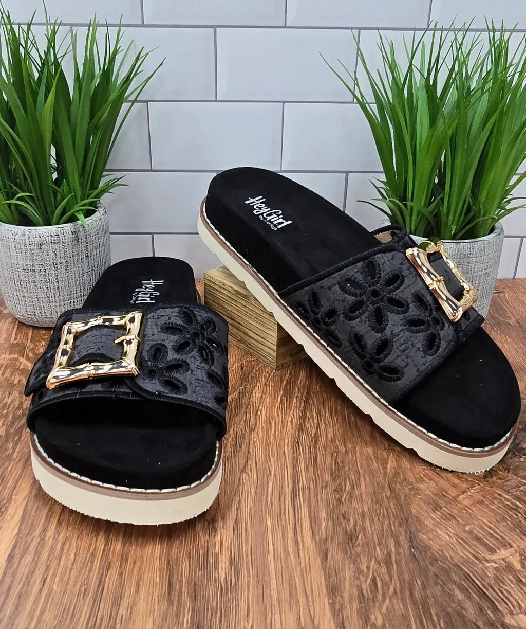 Corkys Slid In My DM – Cruz By Design