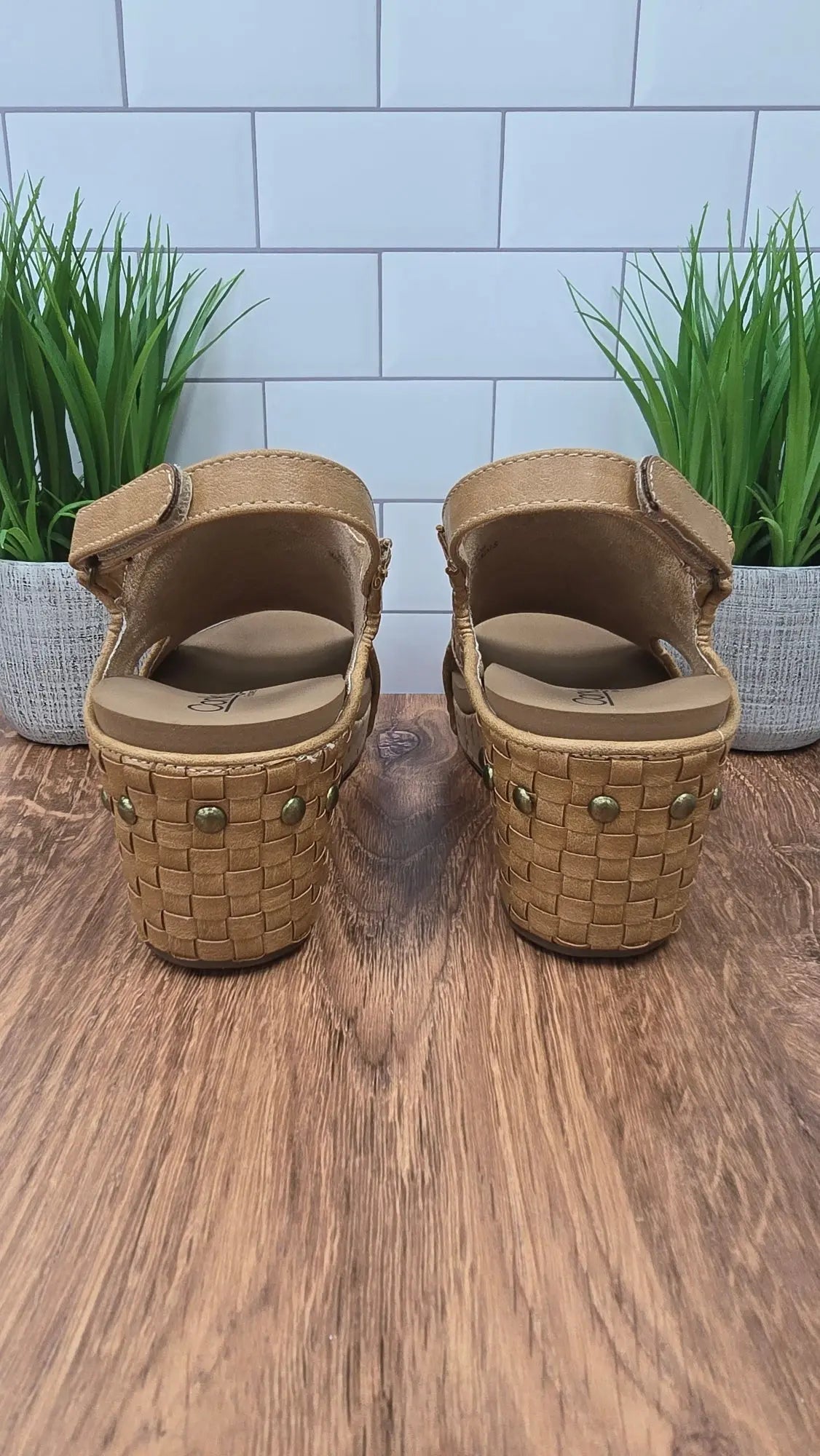 Carley Woven Corky's