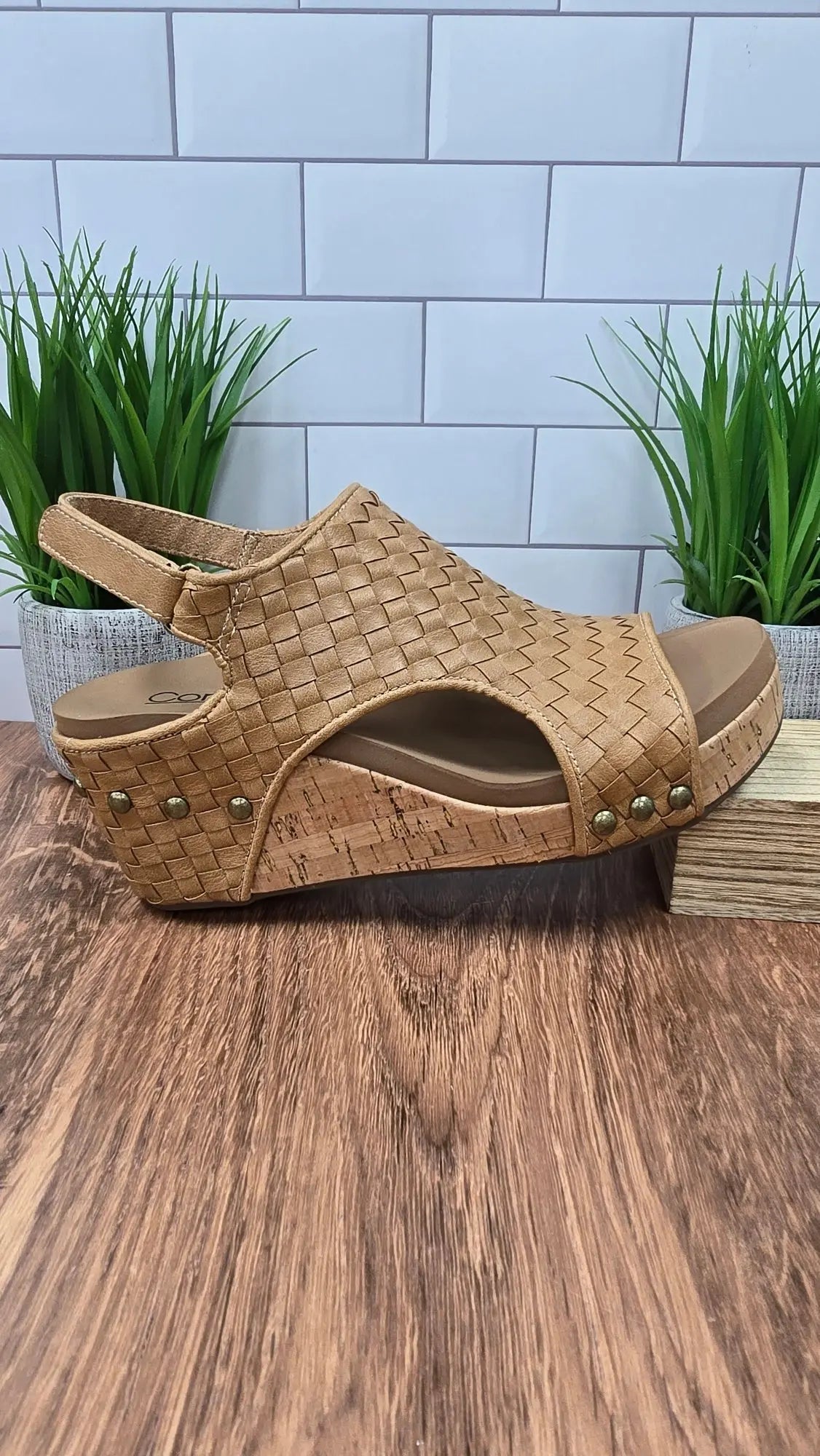 Carley Woven Corky's