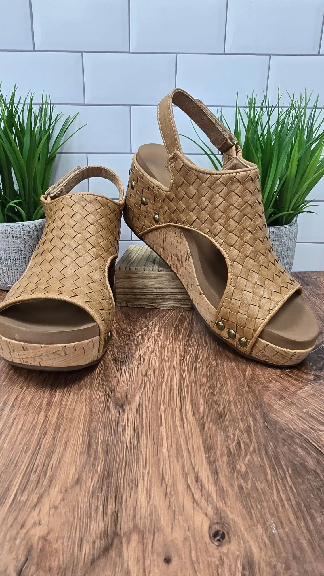 Carley Woven Corky's