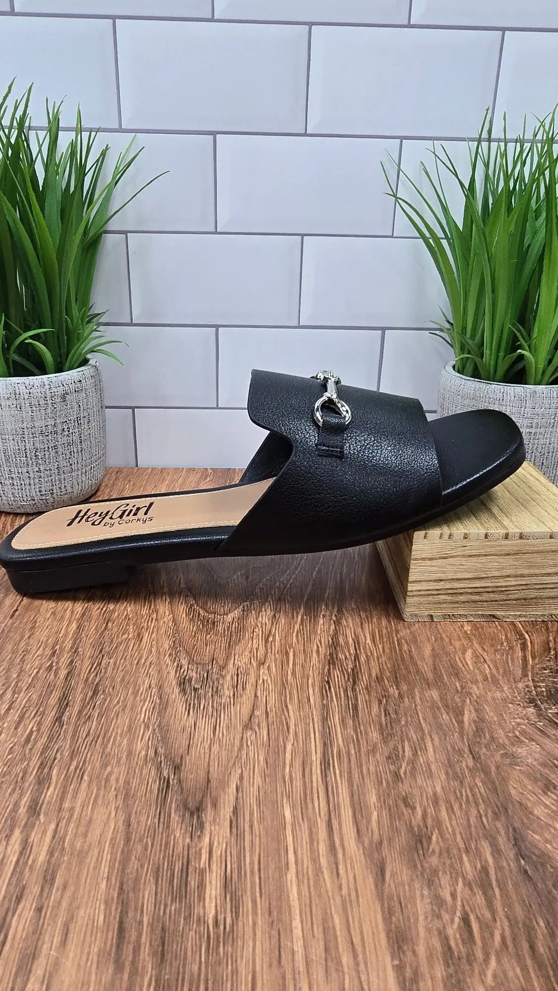 Corkys Bit of a Breeze Corky's