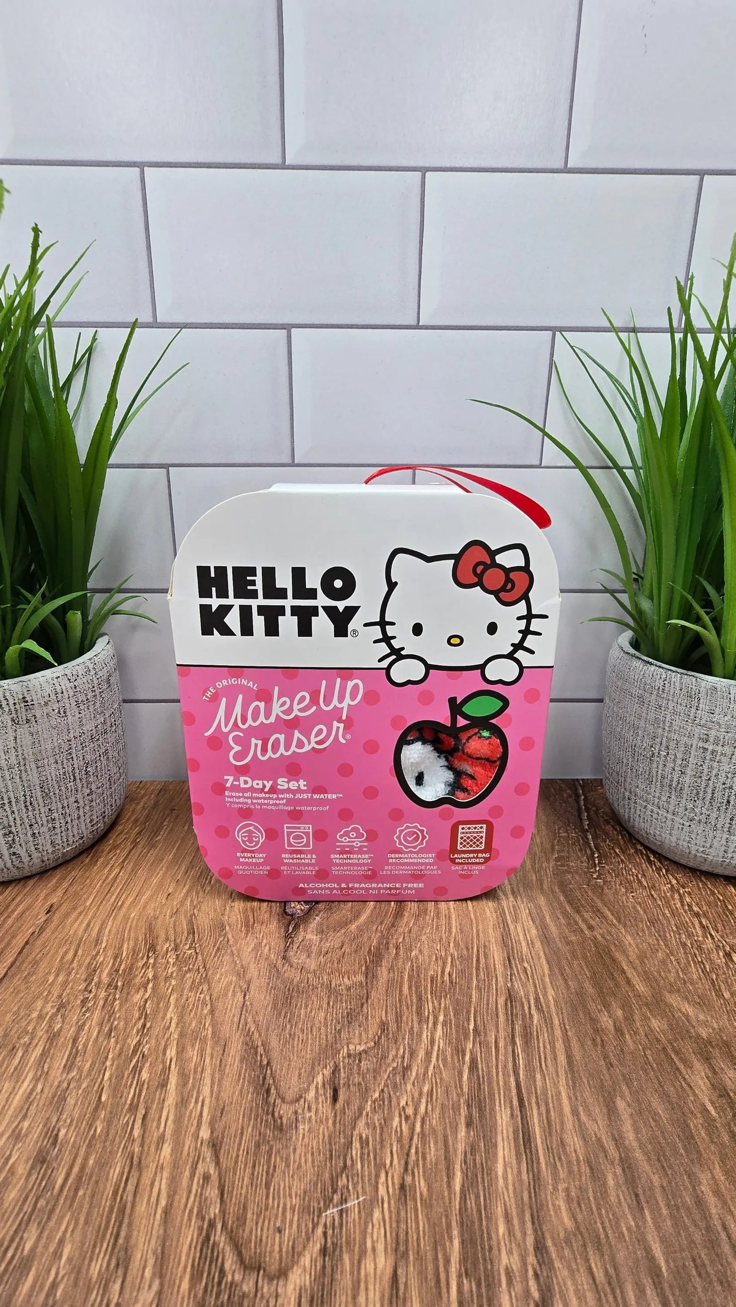 Hello Kitty Classic 7-Day Set © Sanrio Makeup Eraser
