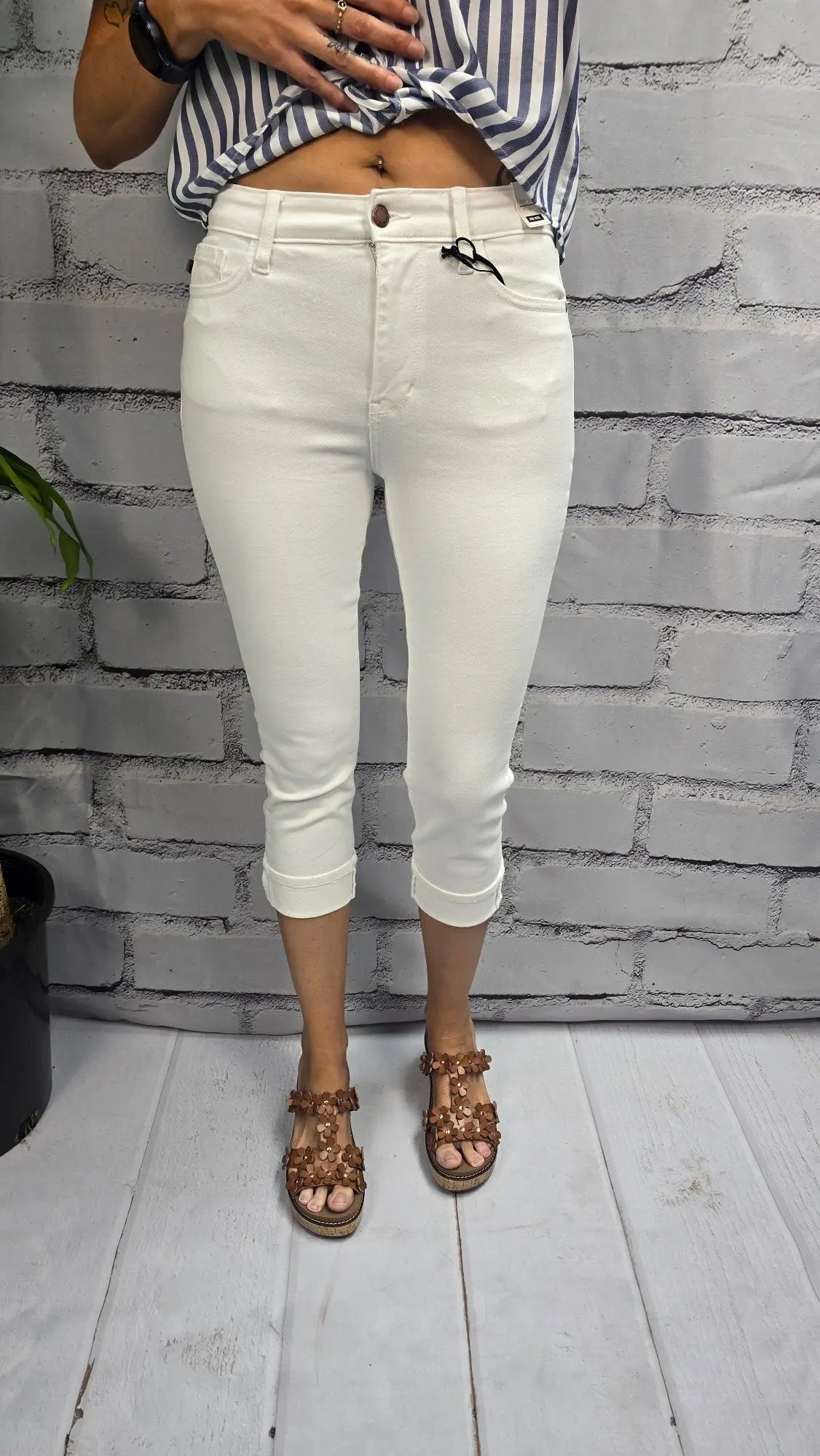 Ivy White Capri Judy Blue