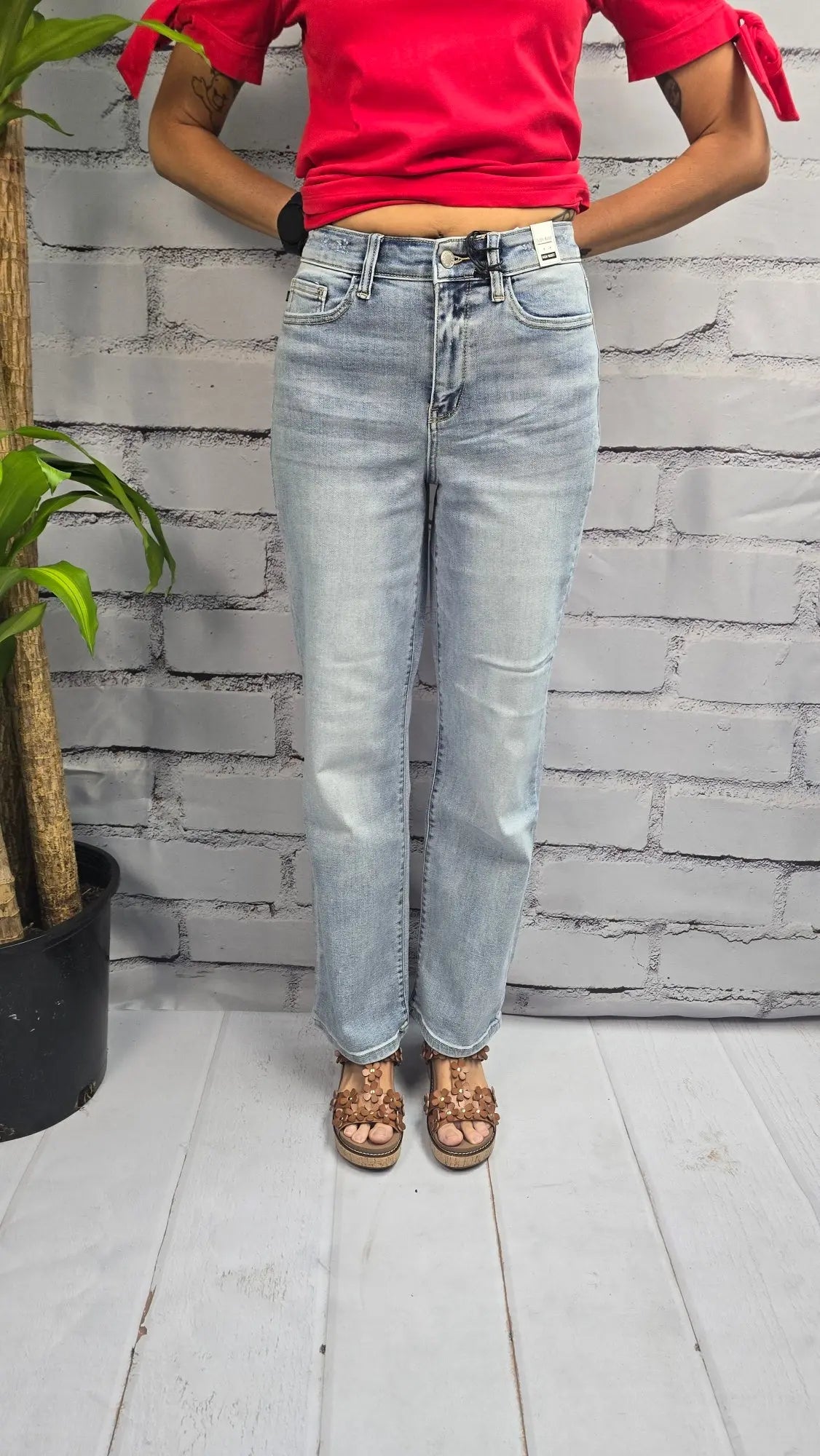 Julie HW LT. Wash Straight Leg Jeans Judy Blue