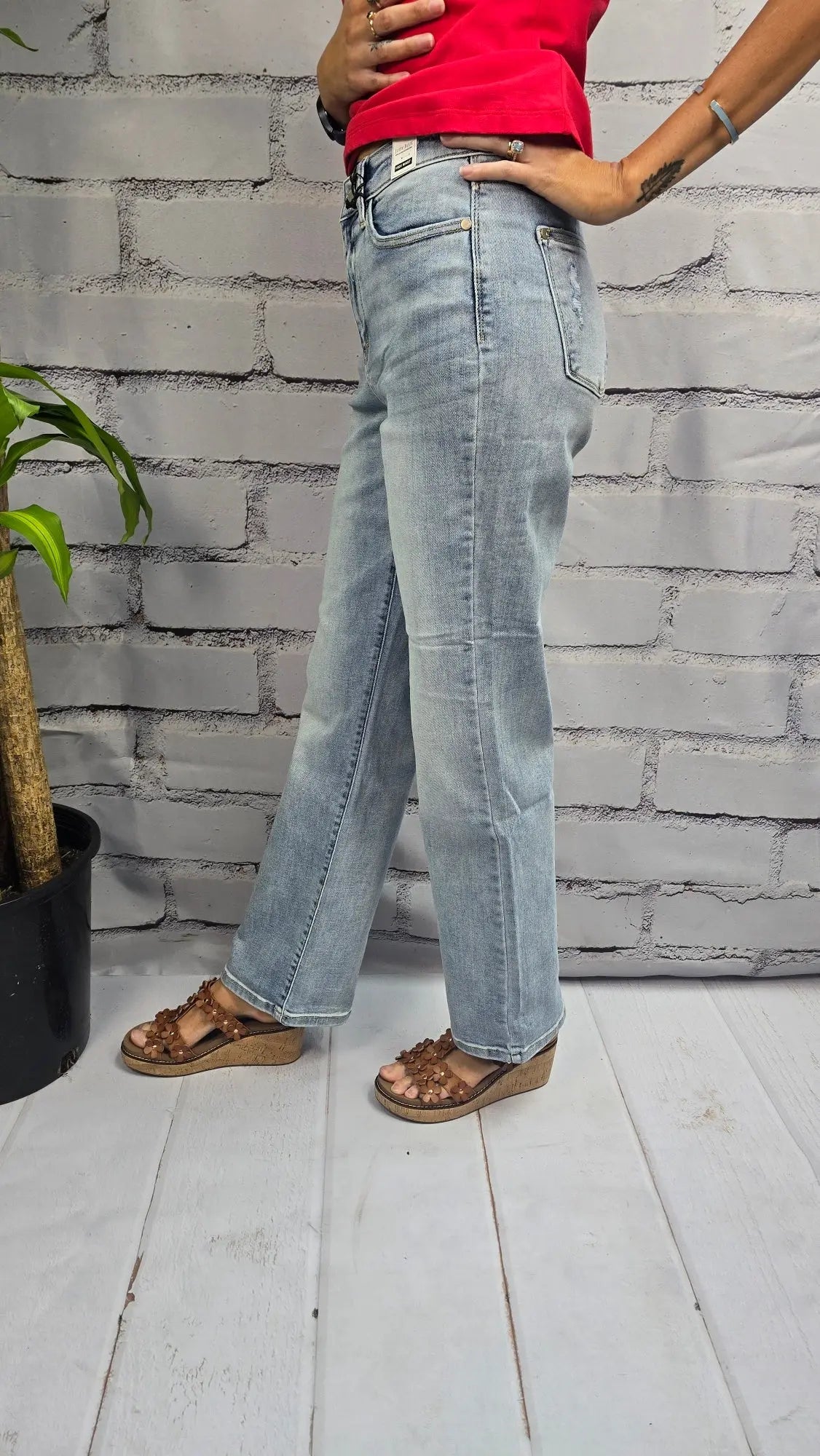 Julie HW LT. Wash Straight Leg Jeans Judy Blue