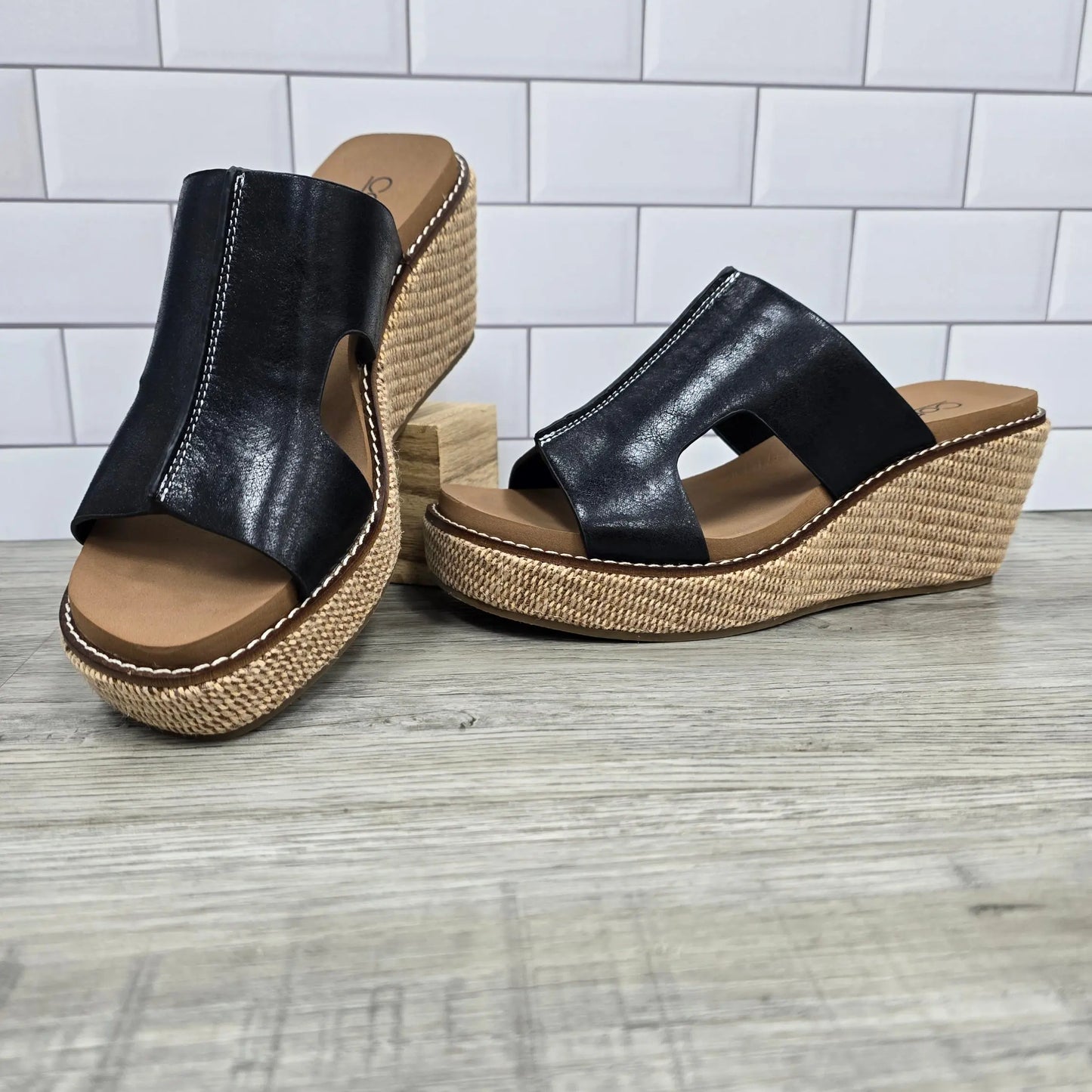 Corkys Kiss N Tell Corky's