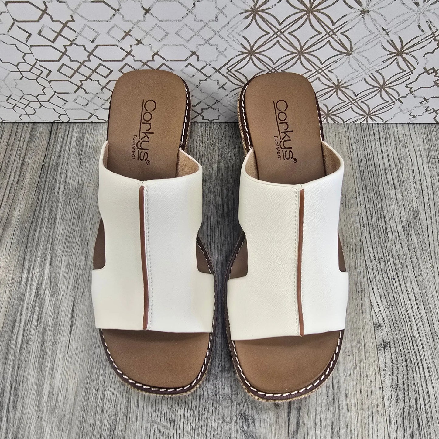 Corkys Kiss N Tell White Corkys