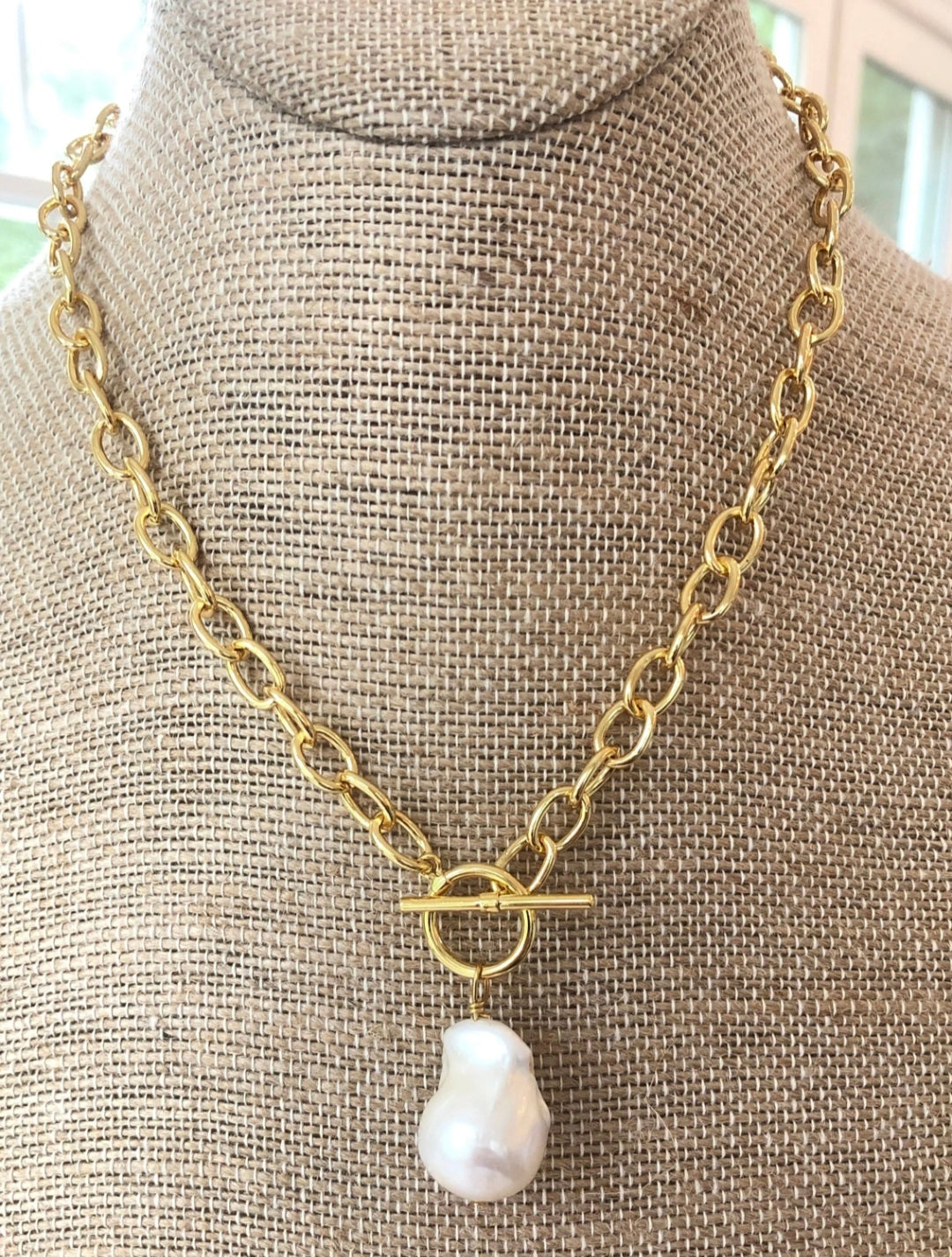 Toggle Chain with Baroque Drop Pearl