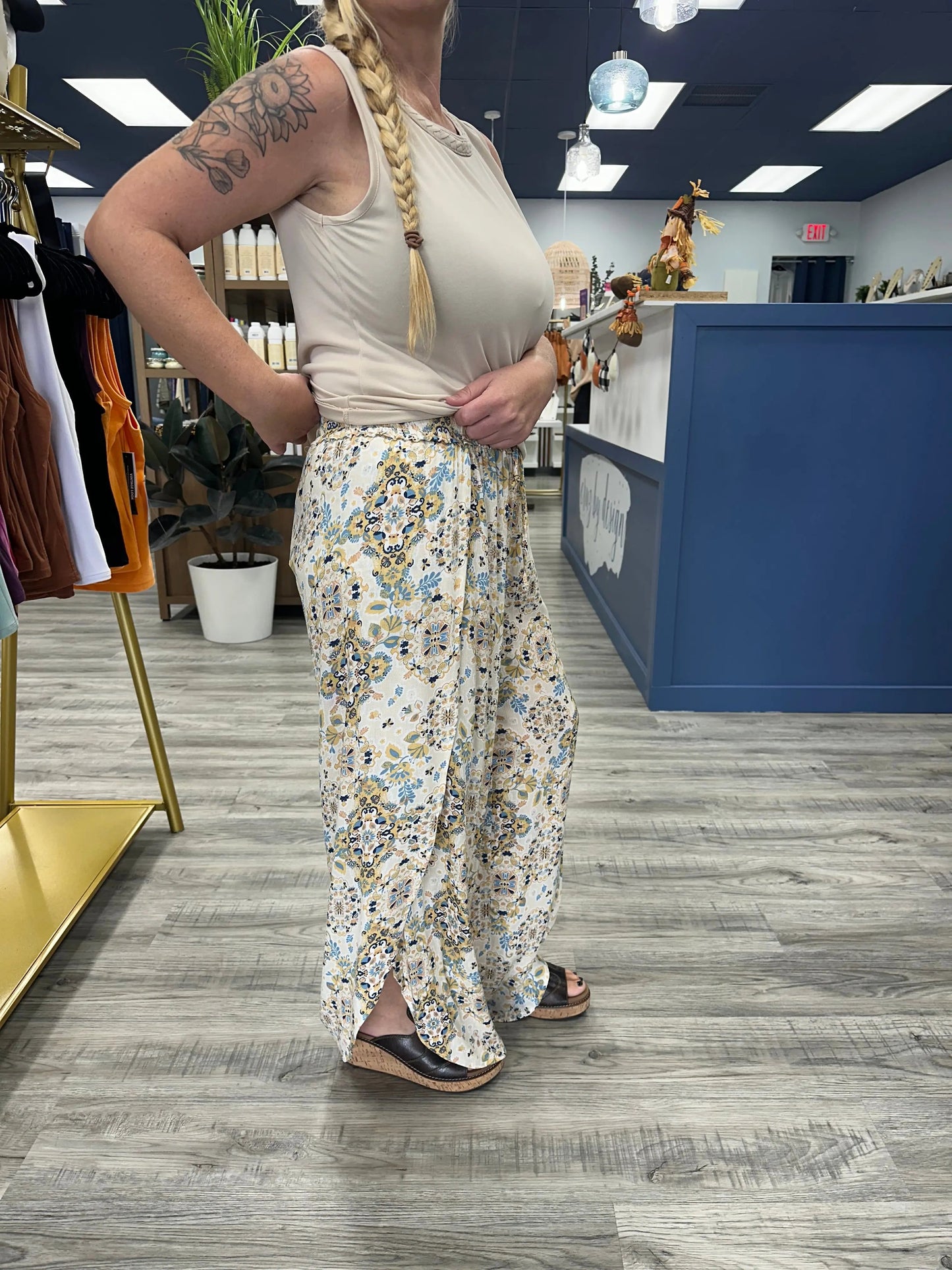 Tulip Hem Split Pants Hem & Thread