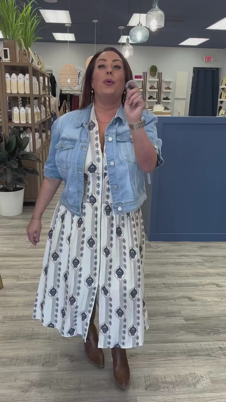 Load and play video in Gallery viewer, Cali Cuttoff Jean Jacket
