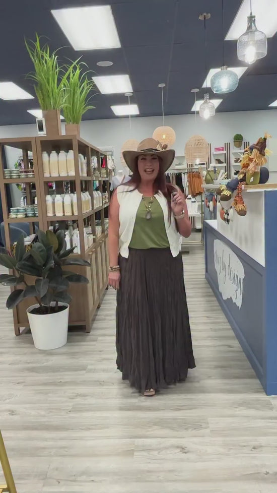 Load and play video in Gallery viewer, Alondra Skirt
