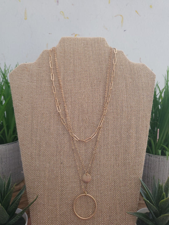 Load image into Gallery viewer, Gold 3 strand necklace with pendant
