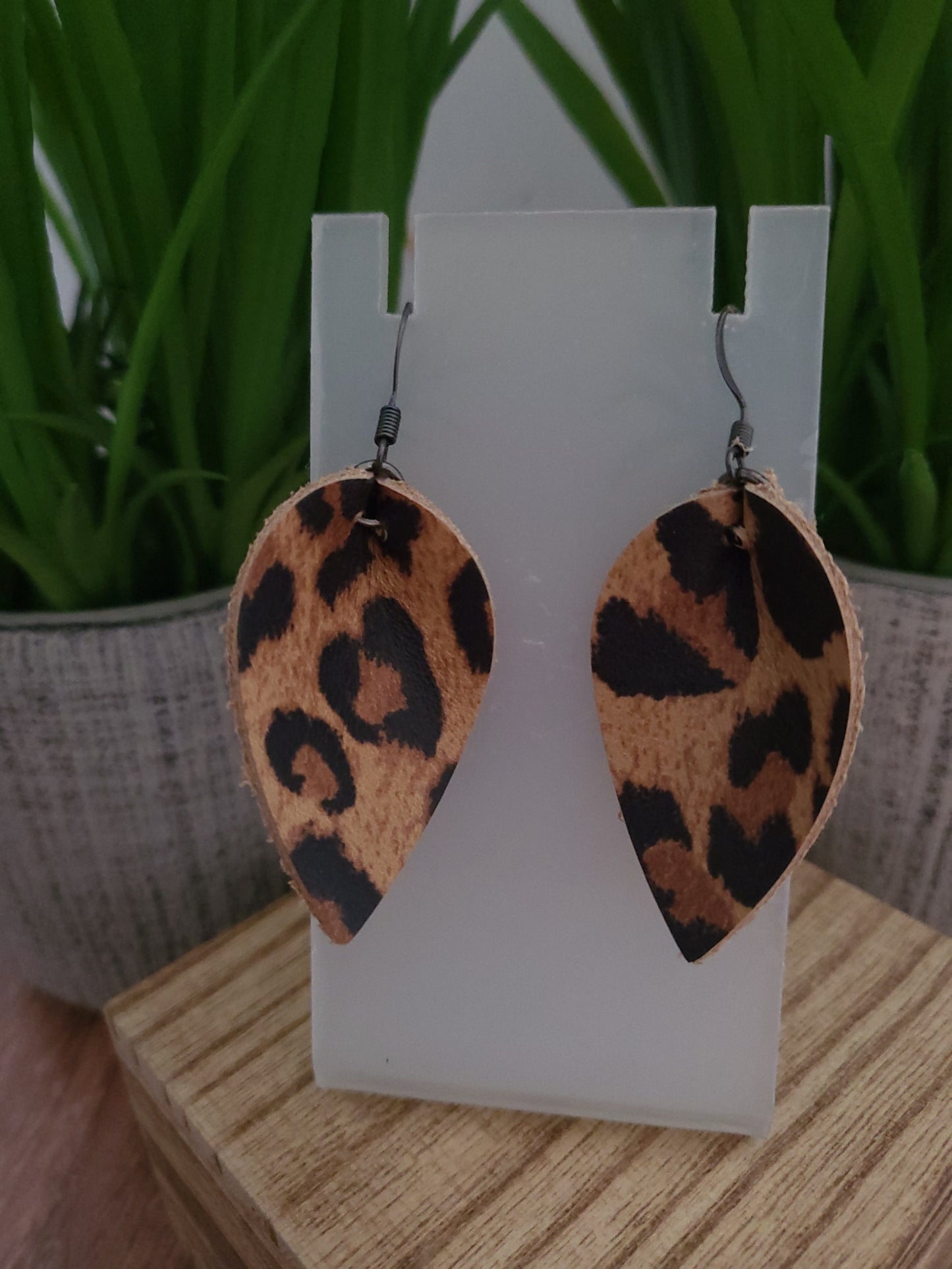 Load image into Gallery viewer, Animal print leopard earrings
