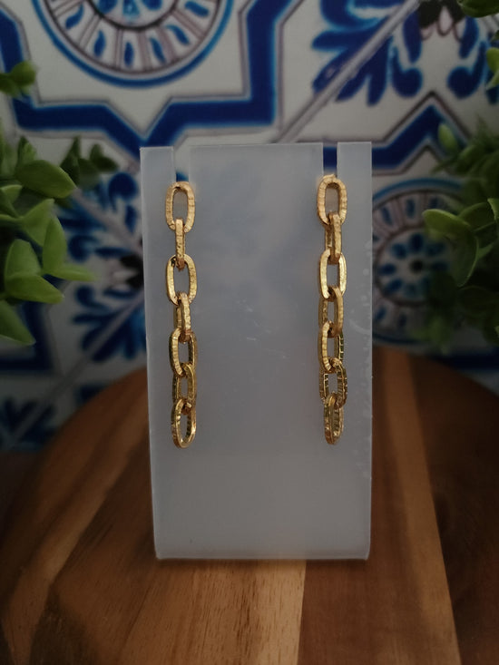 Load image into Gallery viewer, Gold Etched Chain Earrings
