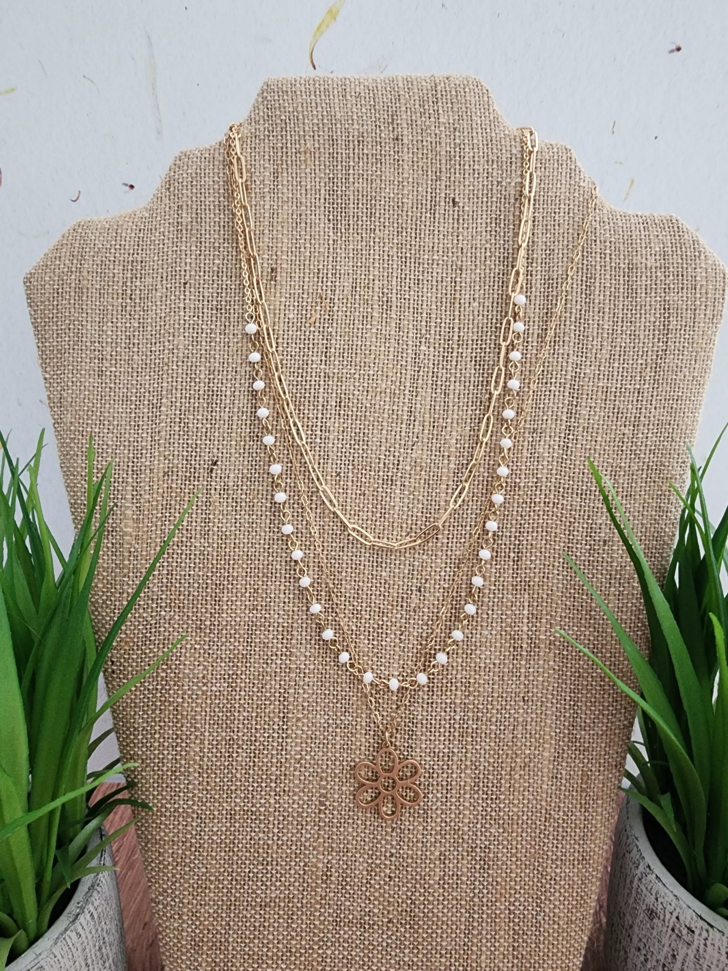 White Bead Flower Pendant Necklace