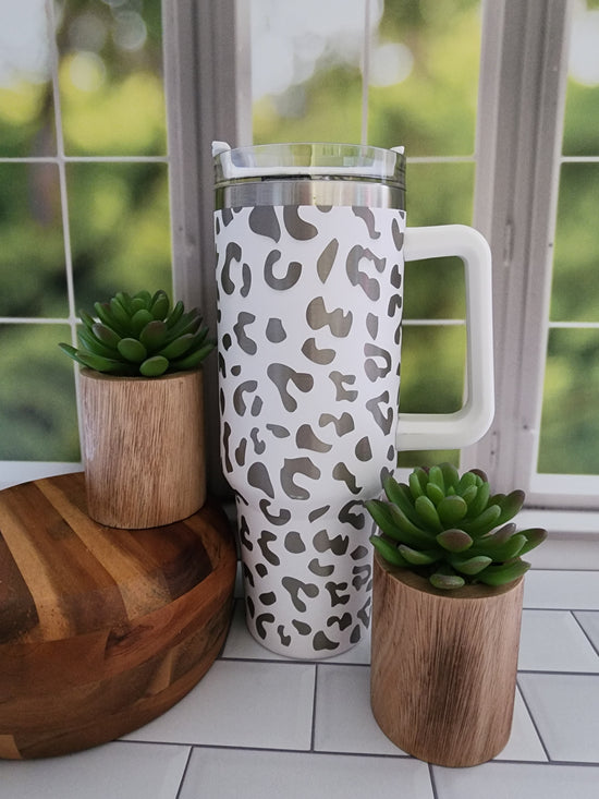 Load image into Gallery viewer, Animal Print Tumbler
