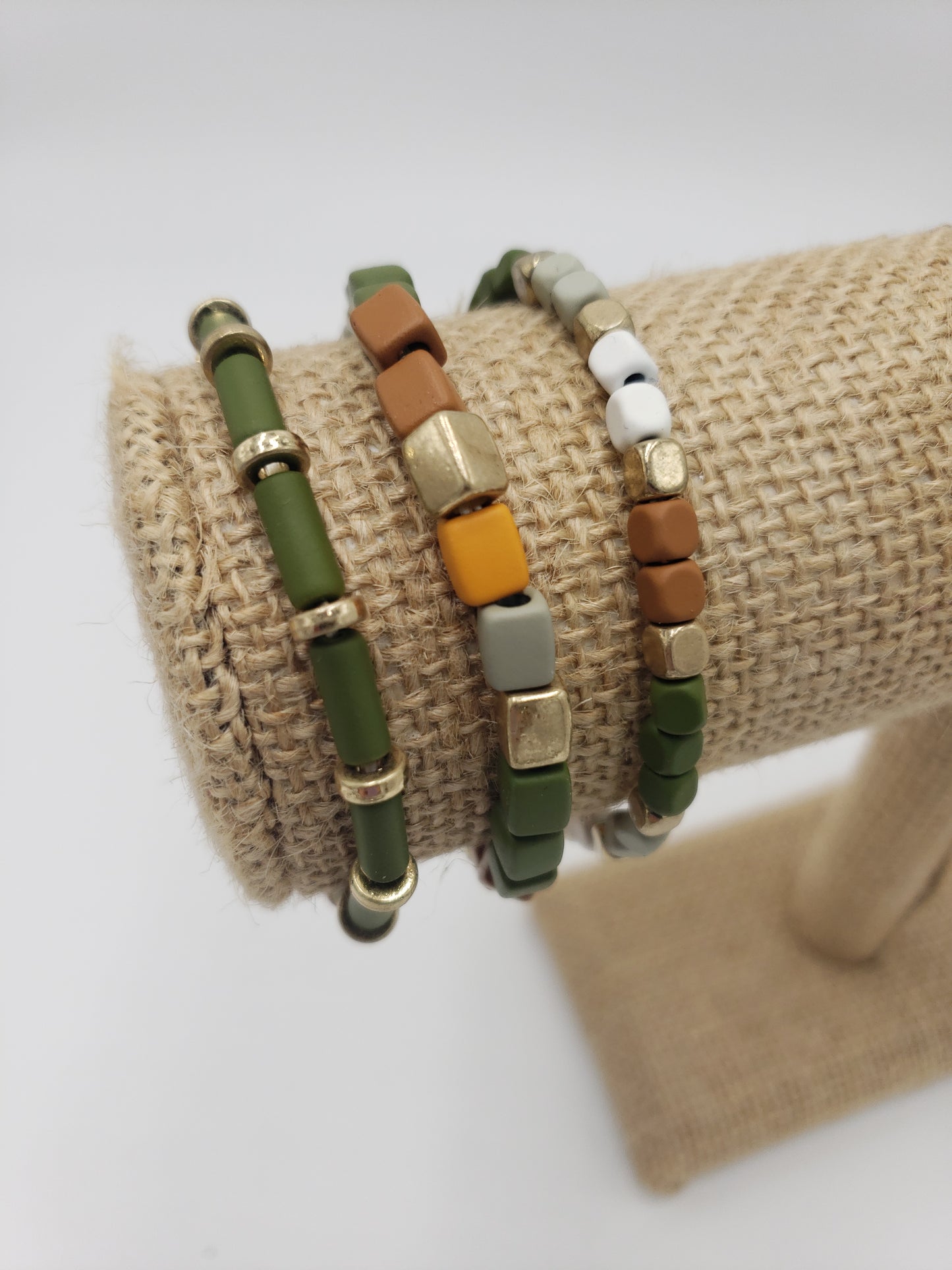 Load image into Gallery viewer, Square beaded bracelet
