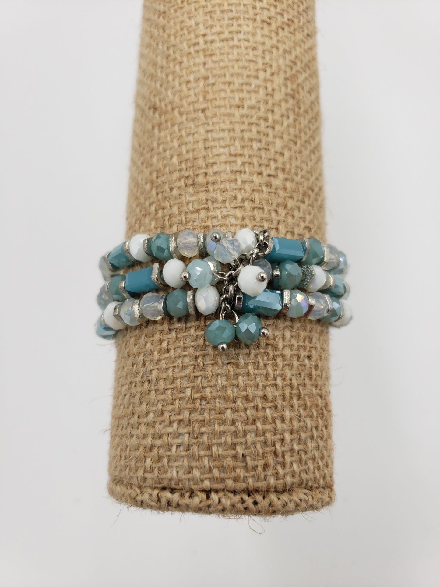 Load image into Gallery viewer, Teal &amp;amp; White Beaded Bracelet
